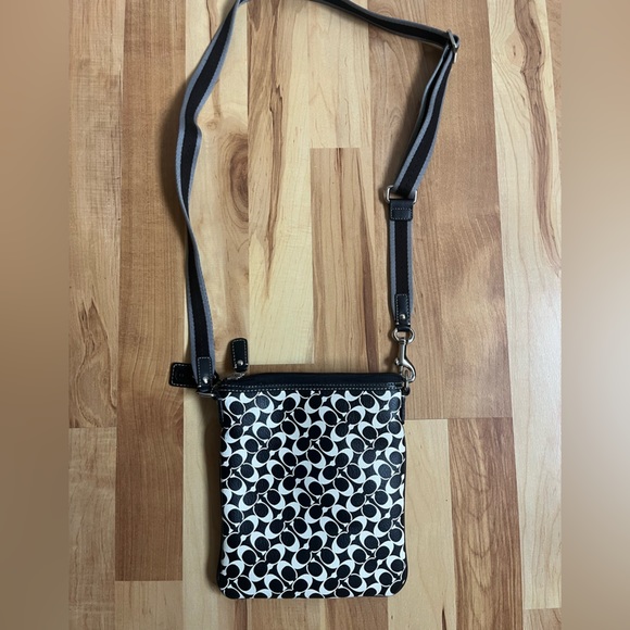 Coach monogram crossbody bag - great condition - Picture 2 of 3